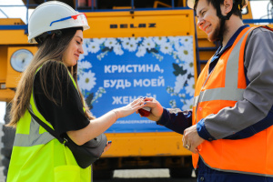 Горняк из Кузбасса приехал к невесте на БЕЛАЗе